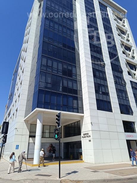 ARRIENDO OFICINA CON 6 PRIVADOS 